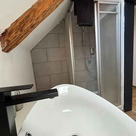 - K2 Brunnen Haus Oda ve Kahvaltı