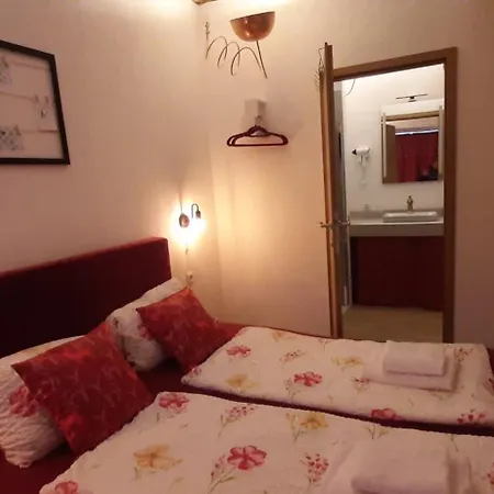 - K2 Brunnen Haus Bed and Breakfast 3*