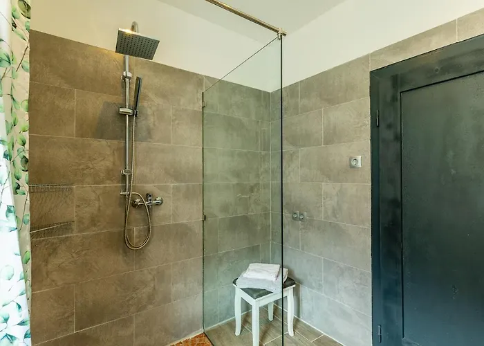 - K2 Brunnen Haus Bed & Breakfast 3*