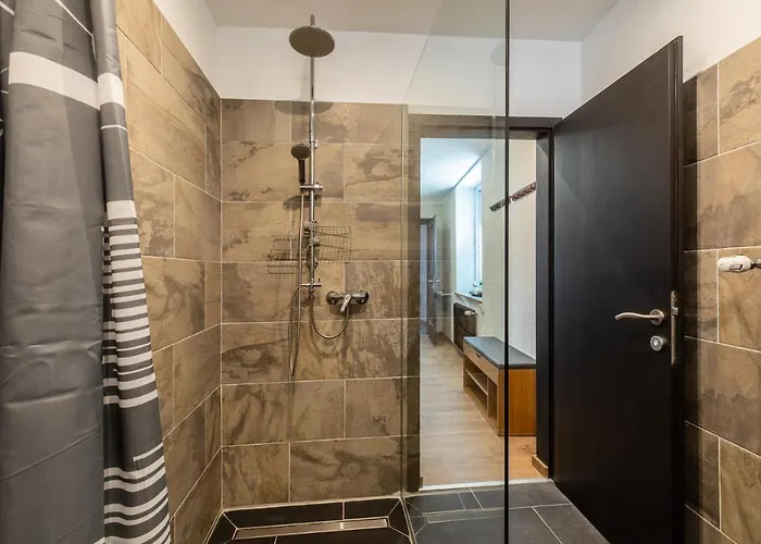 - K2 Brunnen Haus 3*